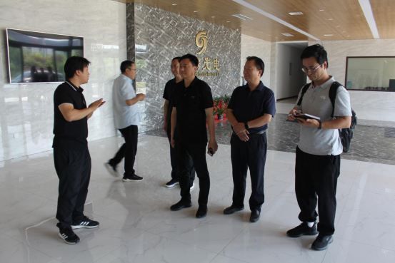 新华社河南分社党组成员、常务副主编王圣志、新华社河南分社农村采访部主任李 鹏一行莅临公司调研采访